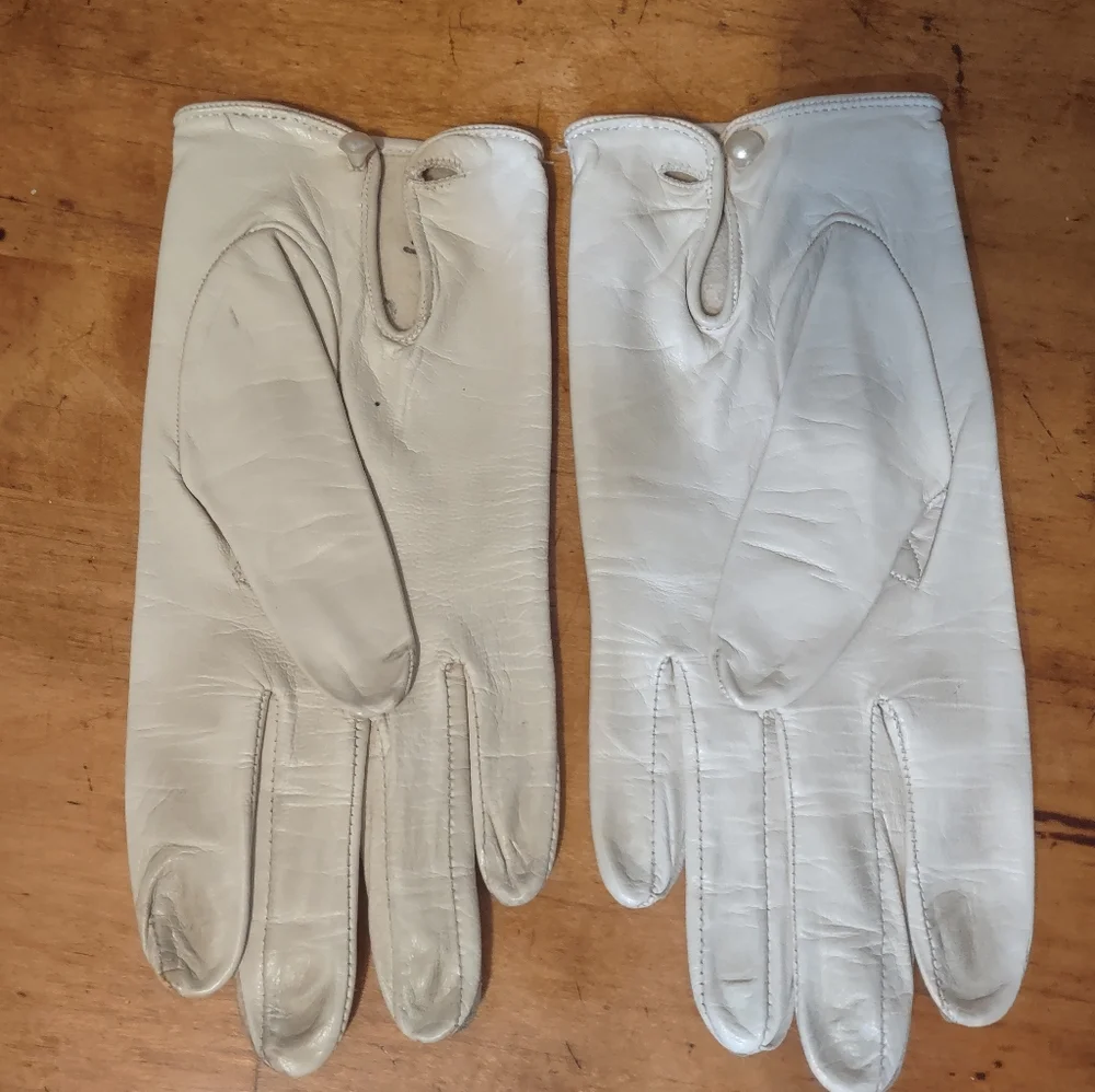 Vintage Ivory Leather Gloves Wrist Length Small